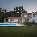 Stepancic - Large Garden And Heated Pool Villa