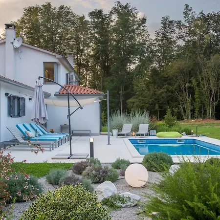 Villa Stepancic - Large Garden And Heated Pool *