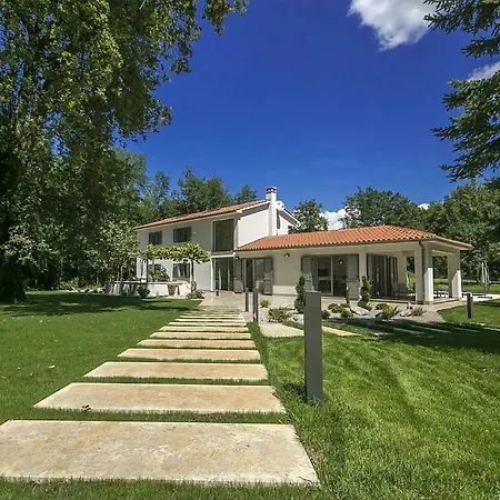 Villa Stepancic - Large Garden And Heated Pool *
