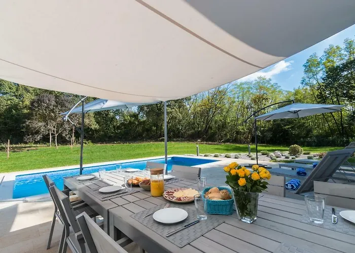 Stepancic - Large Garden And Heated Pool Villa