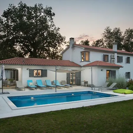 Villa Stepancic - Large Garden And Heated Pool *