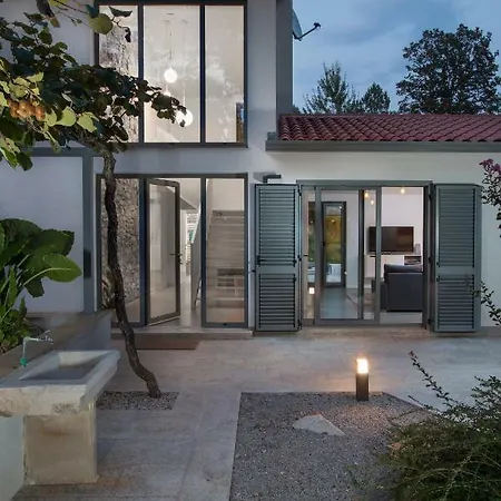 Stepancic - Large Garden And Heated Pool Villa *