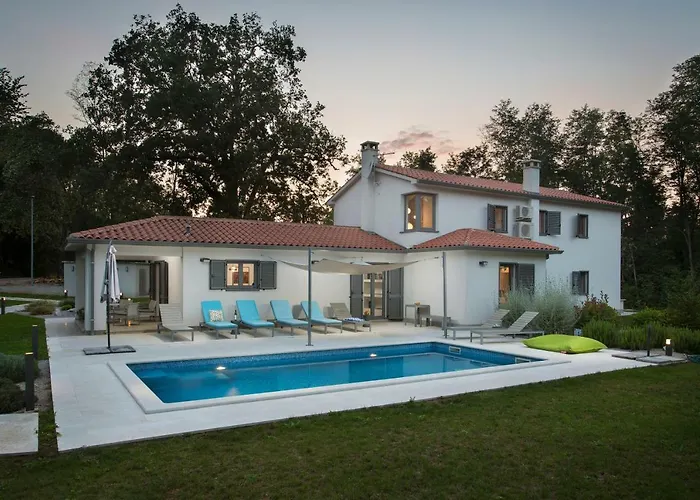 Villa Stepancic - Large Garden And Heated Pool *