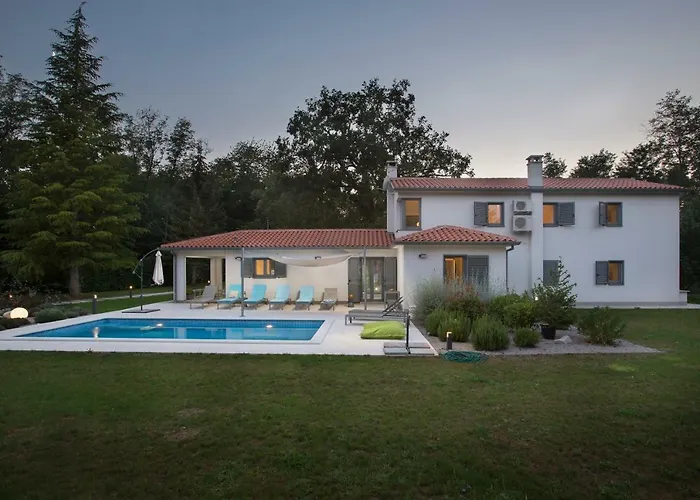 Stepancic - Large Garden And Heated Pool Villa