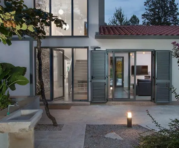 Stepancic - Large Garden And Heated Pool Villa *