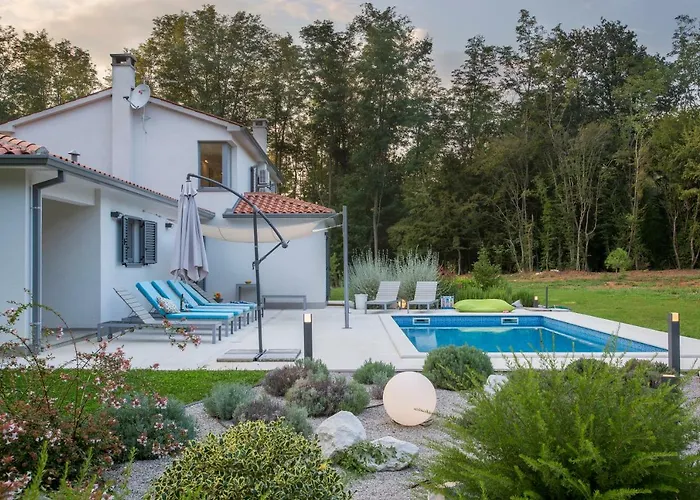 Villa Stepancic - Large Garden And Heated Pool *