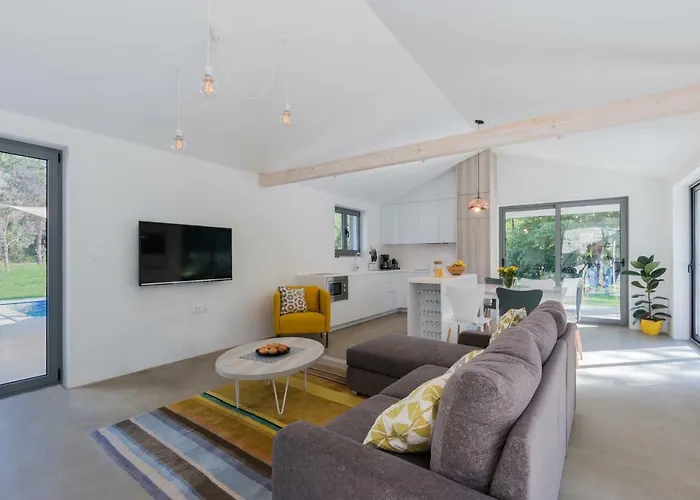 Stepancic - Large Garden And Heated Pool *