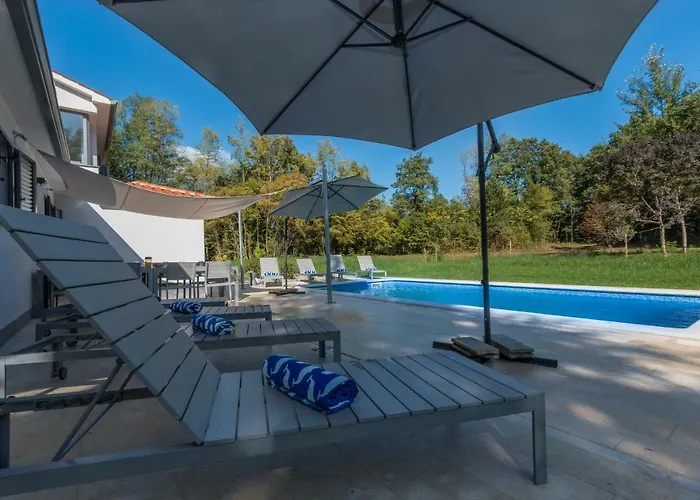 Stepancic - Large Garden And Heated Pool Villa *
